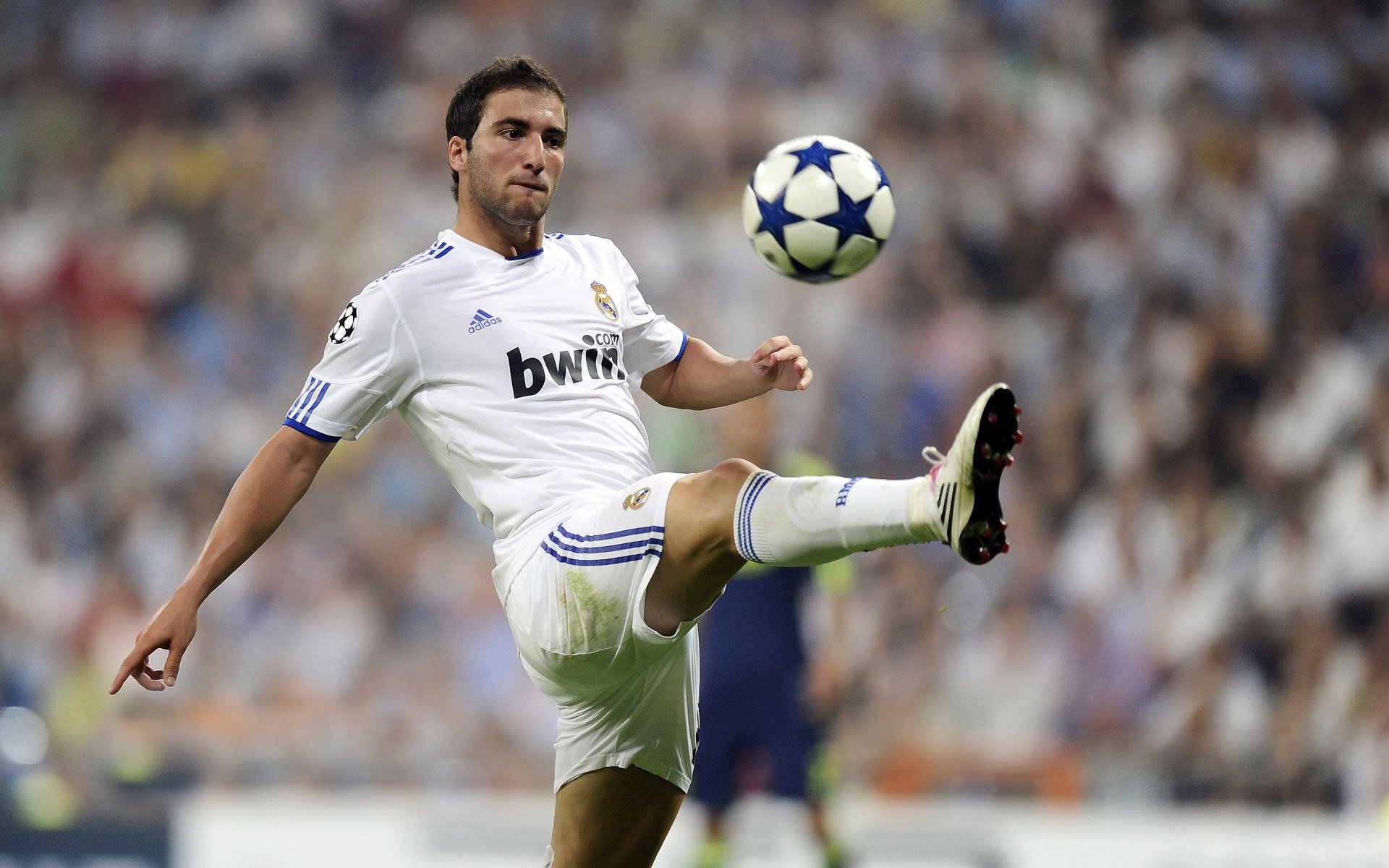 湖人主帅称赞浓眉篮下威慑力十足，湖人队浓眉是谁